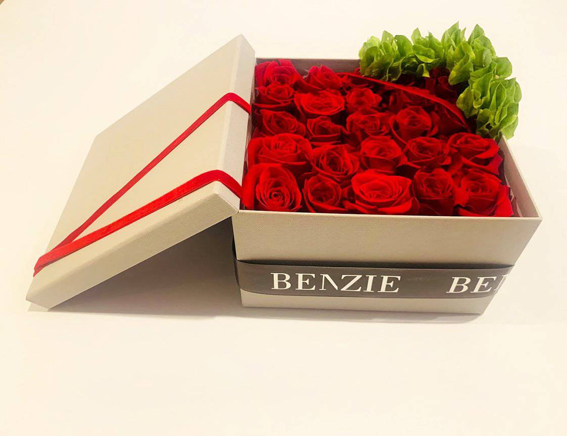 Red Roses Fresh Gift Box - Benzie Gifts